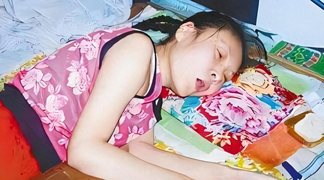 河北35岁懒惰女孩,假装瘫痪让家人照顾20多年,监控戳穿骗局