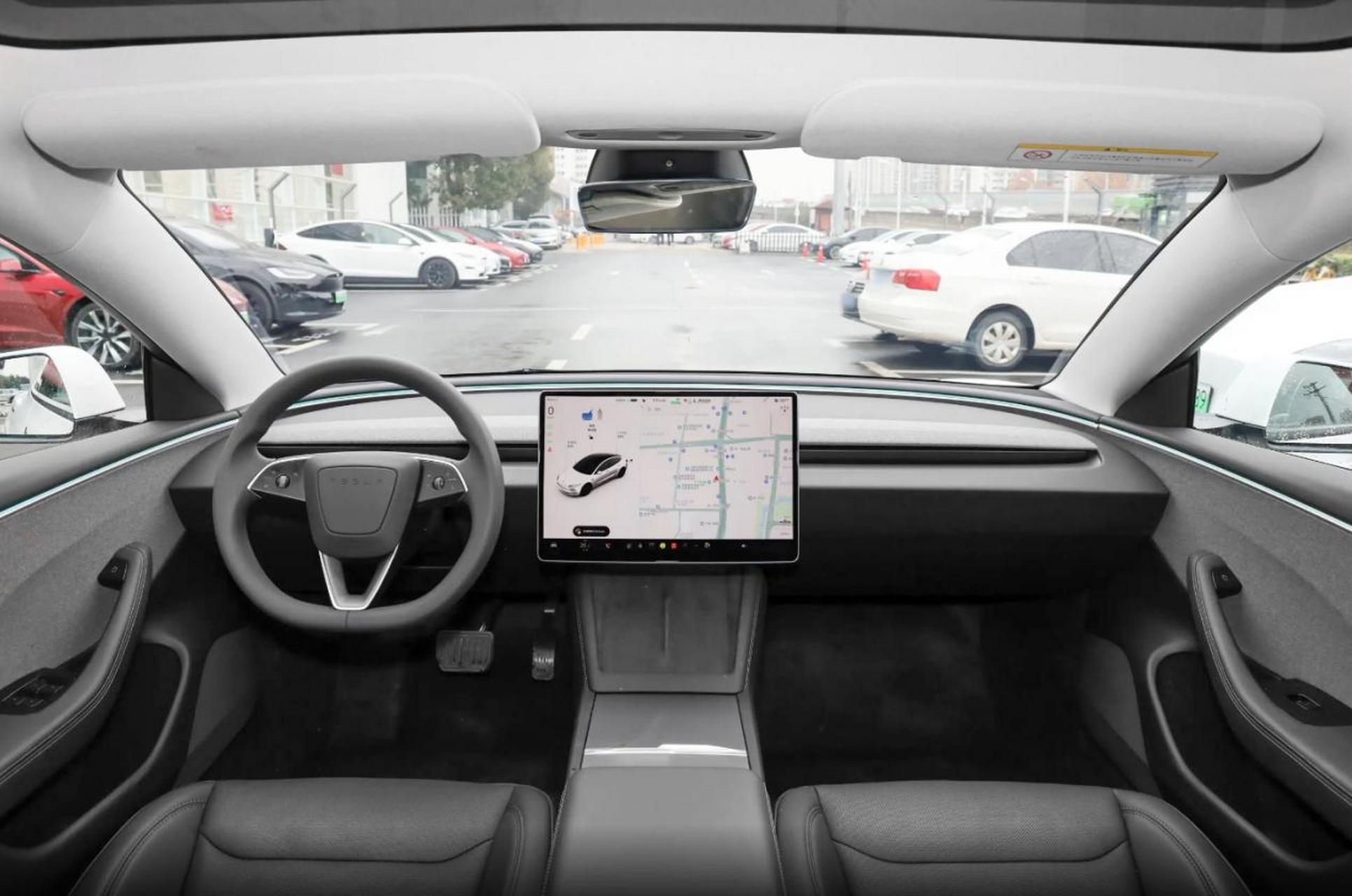 特斯拉model3再创佳绩!新款车型外观更运动,内饰简约美学设计.