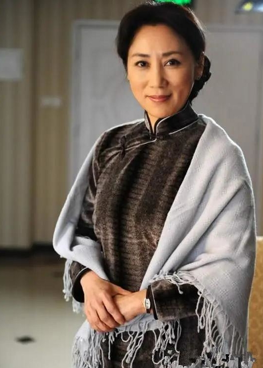 八一厂演员培训班低调女星李岚,未走刘晓庆路线却成人生赢家.