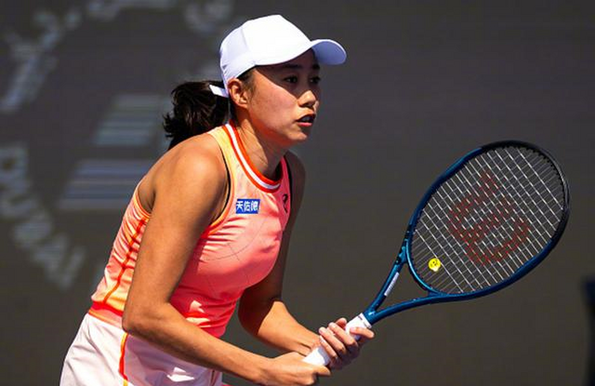 中国网球选手张帅在wta1000比赛中遭遇十局连败,虽收获奖金和积分,但