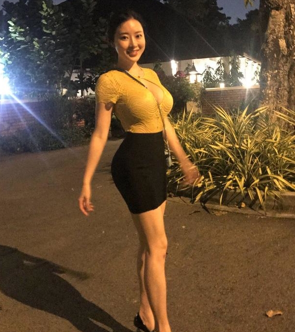 因刘强东火起的蒋娉婷,为何迷倒众多男人看生活照就懂了