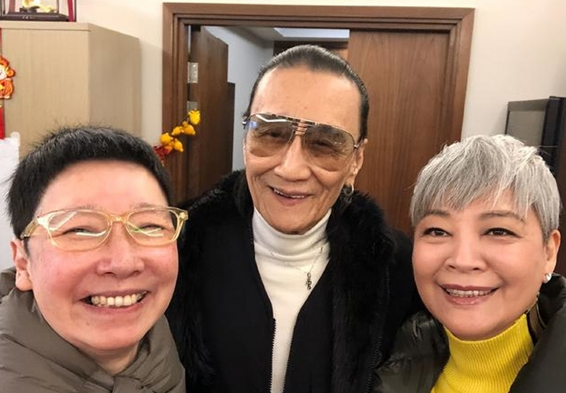 苏施黄,抗癌斗士,69岁生日与密友金燕玲,钟楚红共庆!