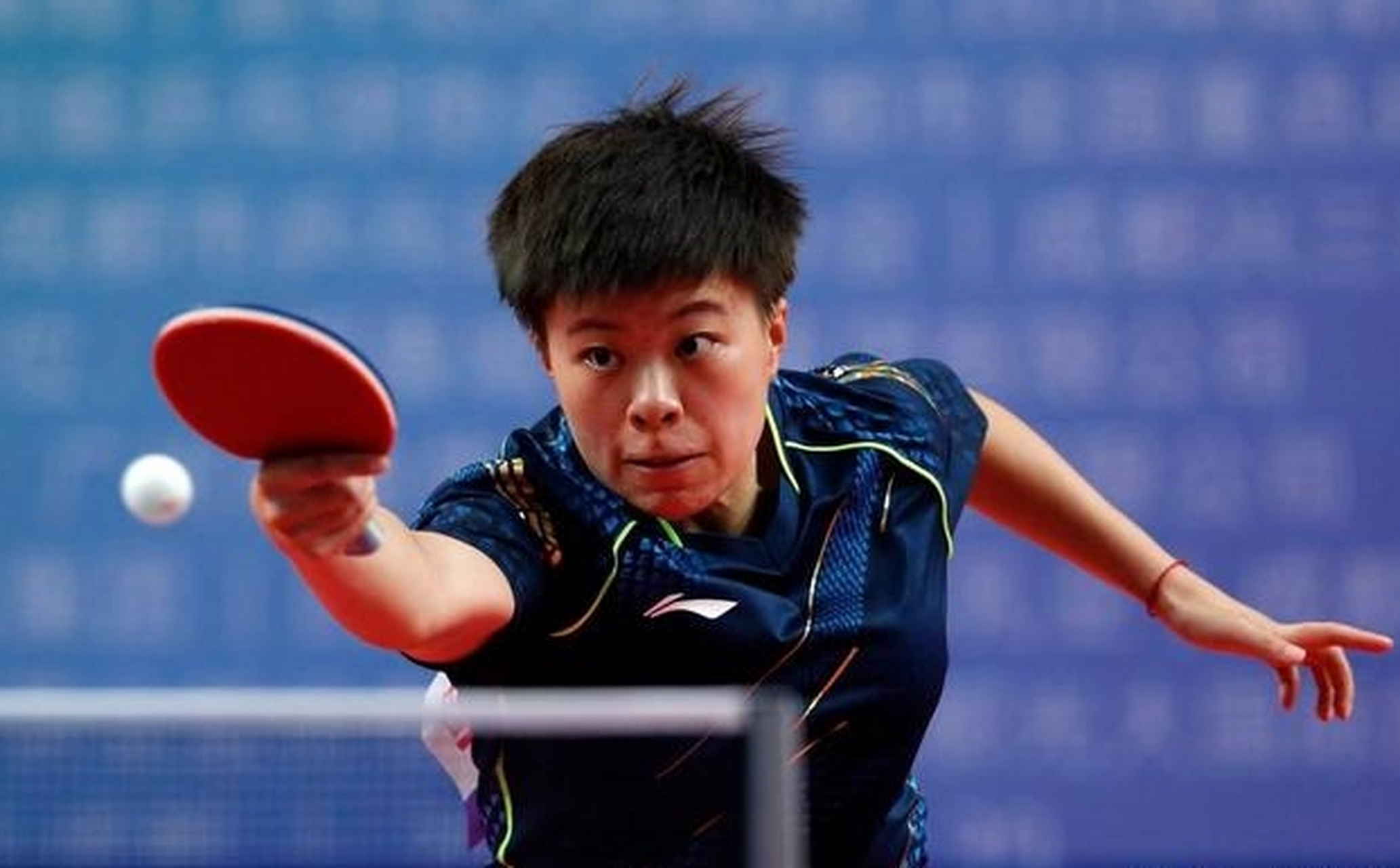 王艺迪与朱雨玲在乒乓球之路上有相似也有差异,王艺迪在国内赛场稳定