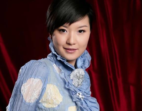 陈蓉:不当主持人也风光,嫁给海归老公,婚姻幸福是她最大的底气