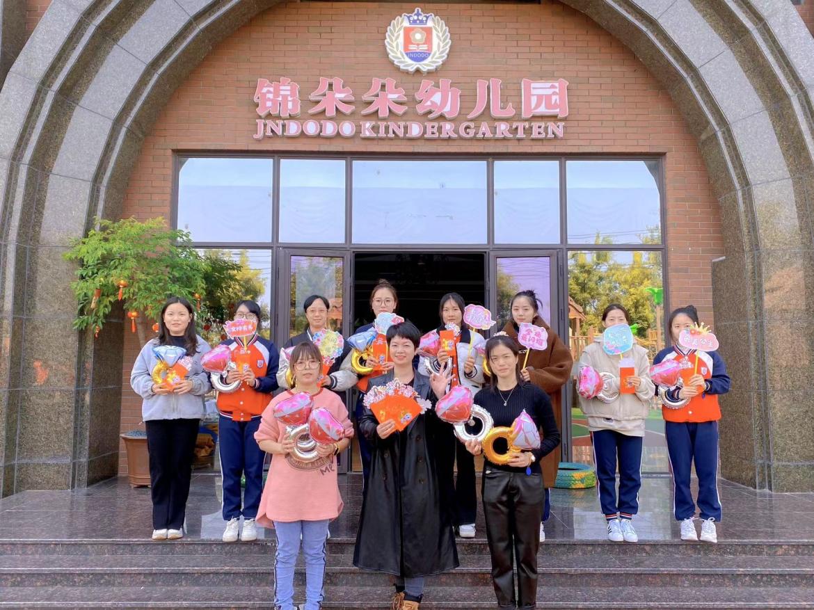 泉州鲤城锦朵朵幼儿园|用自己的方式献礼"三八妇女节"