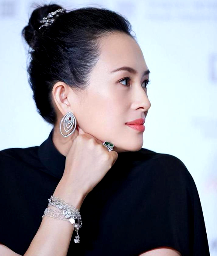 章子怡素颜后竟然普通如此?眉毛淡脸发黄,但气质犹在!