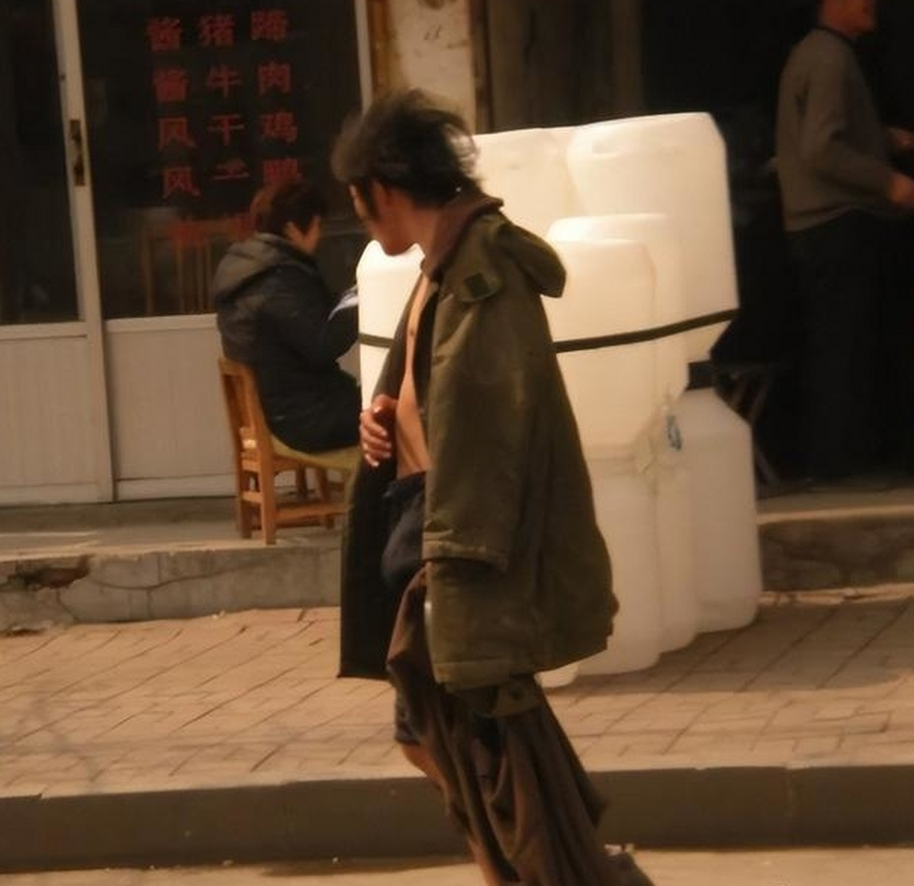 陈金陵的创业历程:从手机行业的技术兴趣起步,到初步成功,再到因缺乏