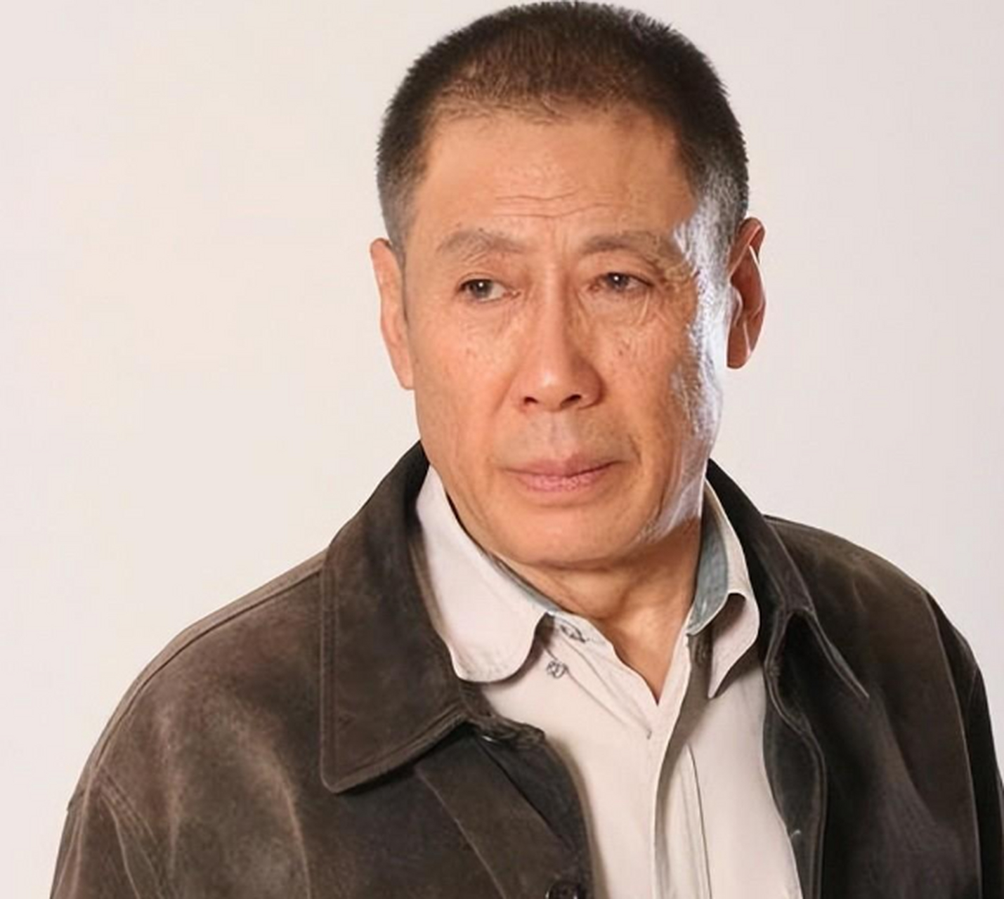 以康熙皇帝一角红遍大江南北,《康熙王朝》中他演技炸裂.