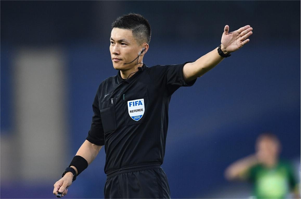 沧州vs成都:5外援对4外援,沈寅豪执法