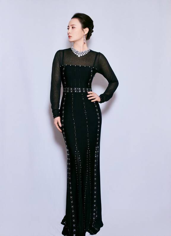 香港这一夜:赵丽颖水蛇腰抢眼,范冰冰丰满,刘嘉玲撞脸蔡明