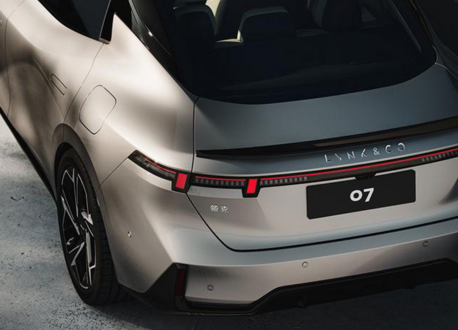 领克07em-p作为领克品牌的新车,其独特的外观设计引发了市场关注.