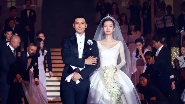 从片酬8000万到无人问津,与黄晓明离婚2年后,杨颖现状令人唏嘘