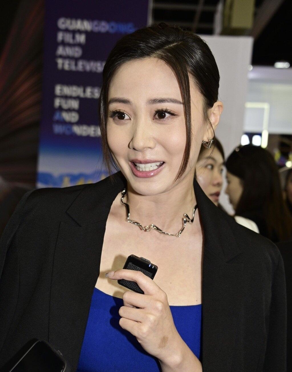 tvb花旦朱晨丽否认新恋情!携新剧亮相公开活动,自曝角色打戏多