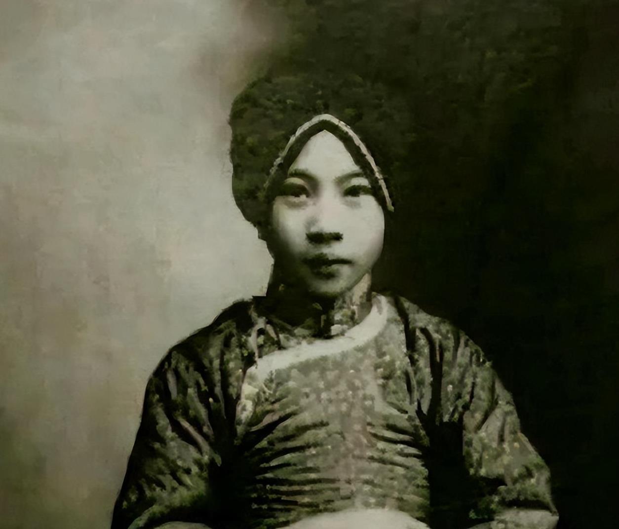 女匪首张素贞,美艳惊张学良,百姓惋惜