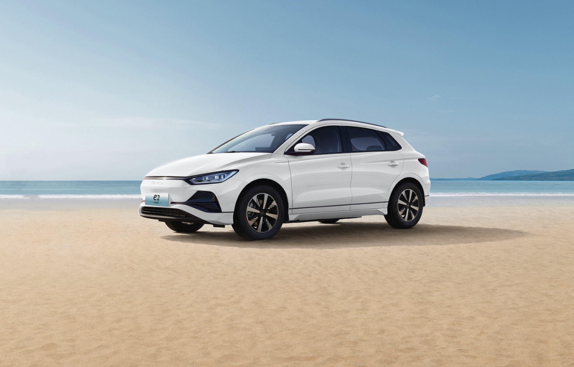 比亚迪e2荣耀版是两厢纯电轿车,售价8.98-9.68万元.