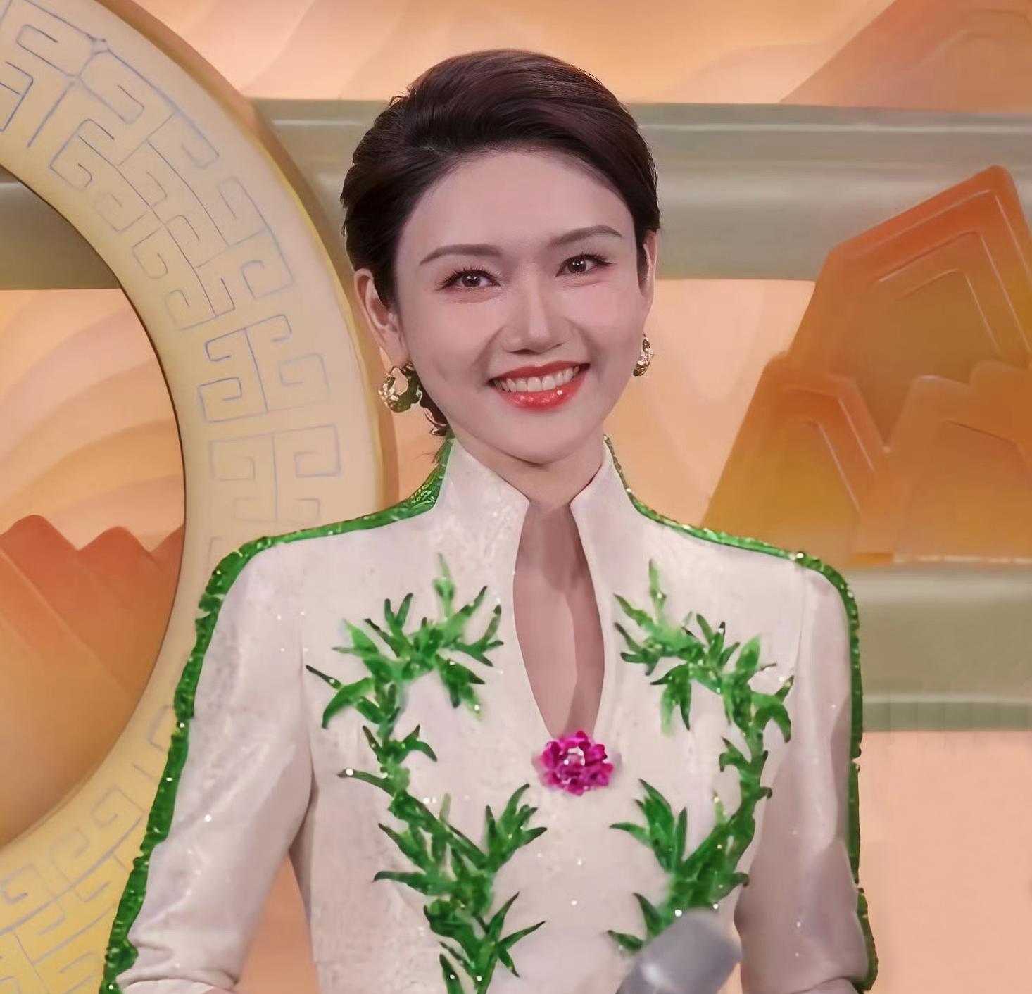 龙洋主持《中国诗词大会》新篇章,历经春晚锤炼终获观众赞誉