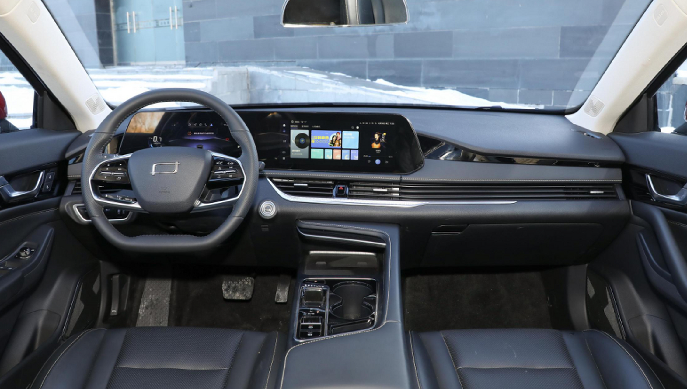 奔腾b70作为一款主打舒适的中型车,外观设计和内饰舒适度有一定优势