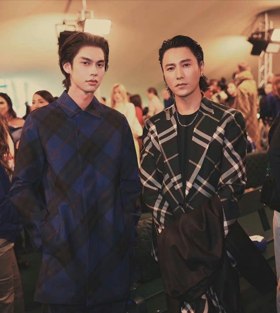 陈坤带儿子参加时装周,父子同框像兄弟,陈坤脸僵疑整容失败