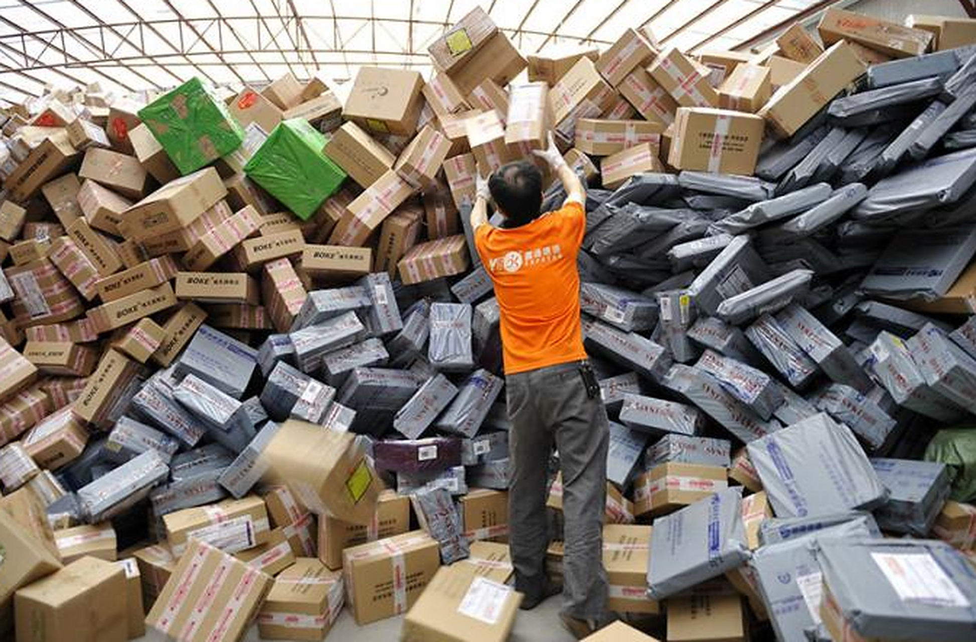 辞职潮来袭,包裹堆积如山……难道待遇提升和晋升渠道才是出路?