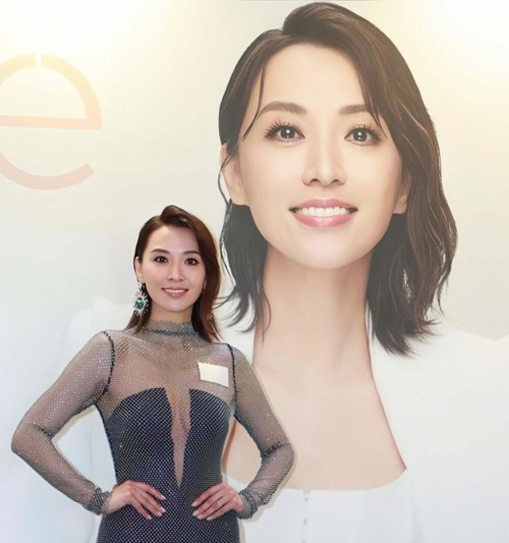 50岁tvb气质美女陈炜着装大胆,穿透视装出镜,疑似真空上阵