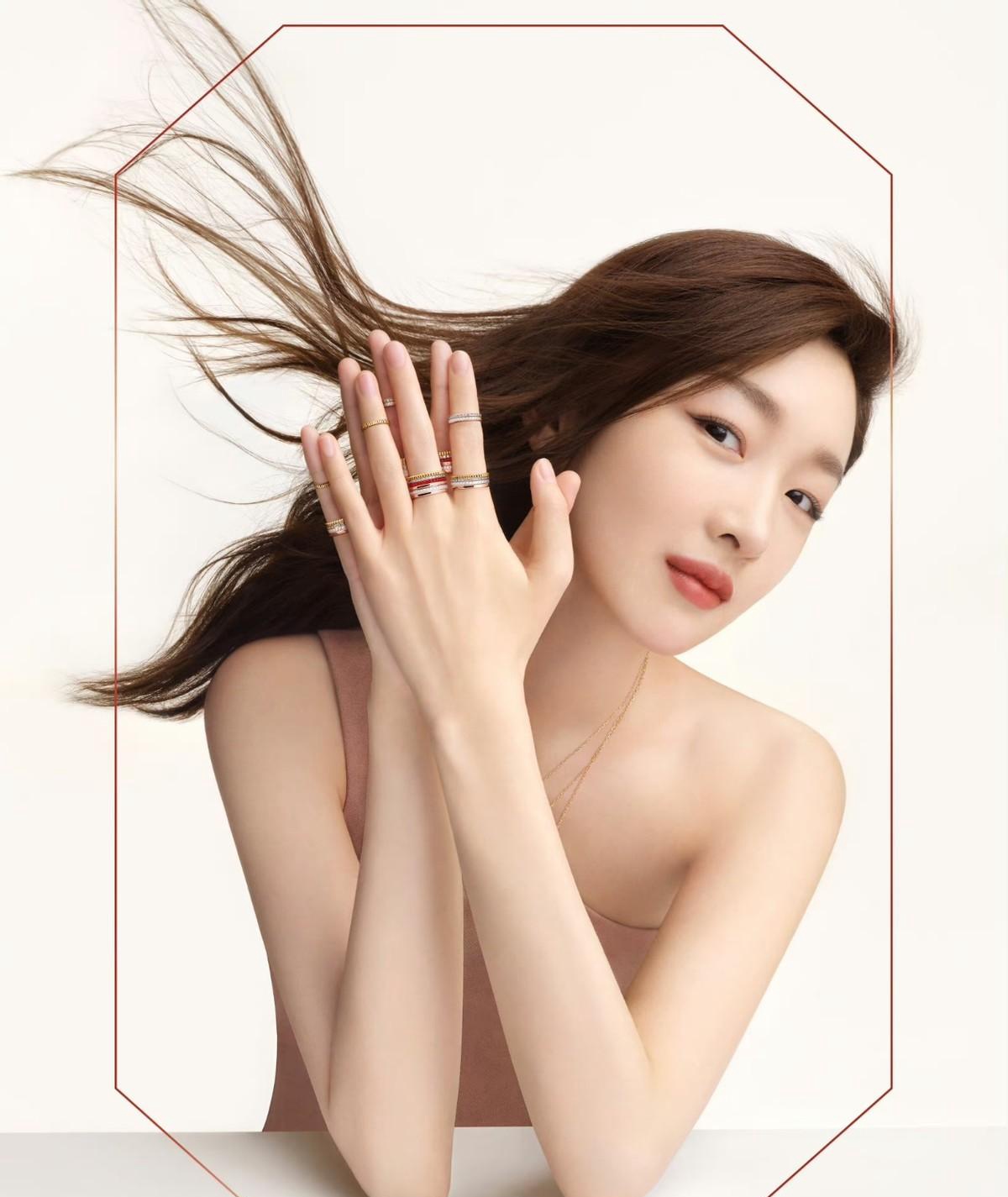 周冬雨七夕大片火了!穿裸色紧身衣秀身材没翻车,越来越有女人味