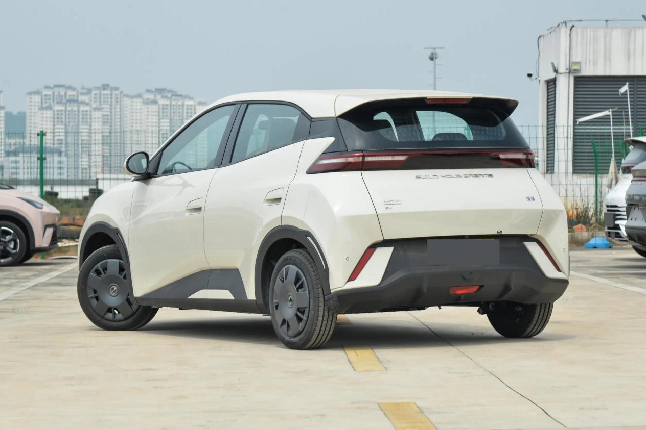 五菱又一"全能王",颜值高过哪吒,价格香过海鸥荣耀版