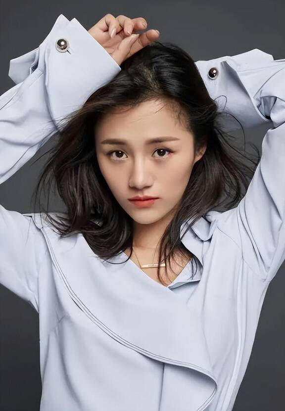 被杨幂赵丽颖捧红的安悦溪,为何在娱乐圈销声匿迹?原因让人好奇