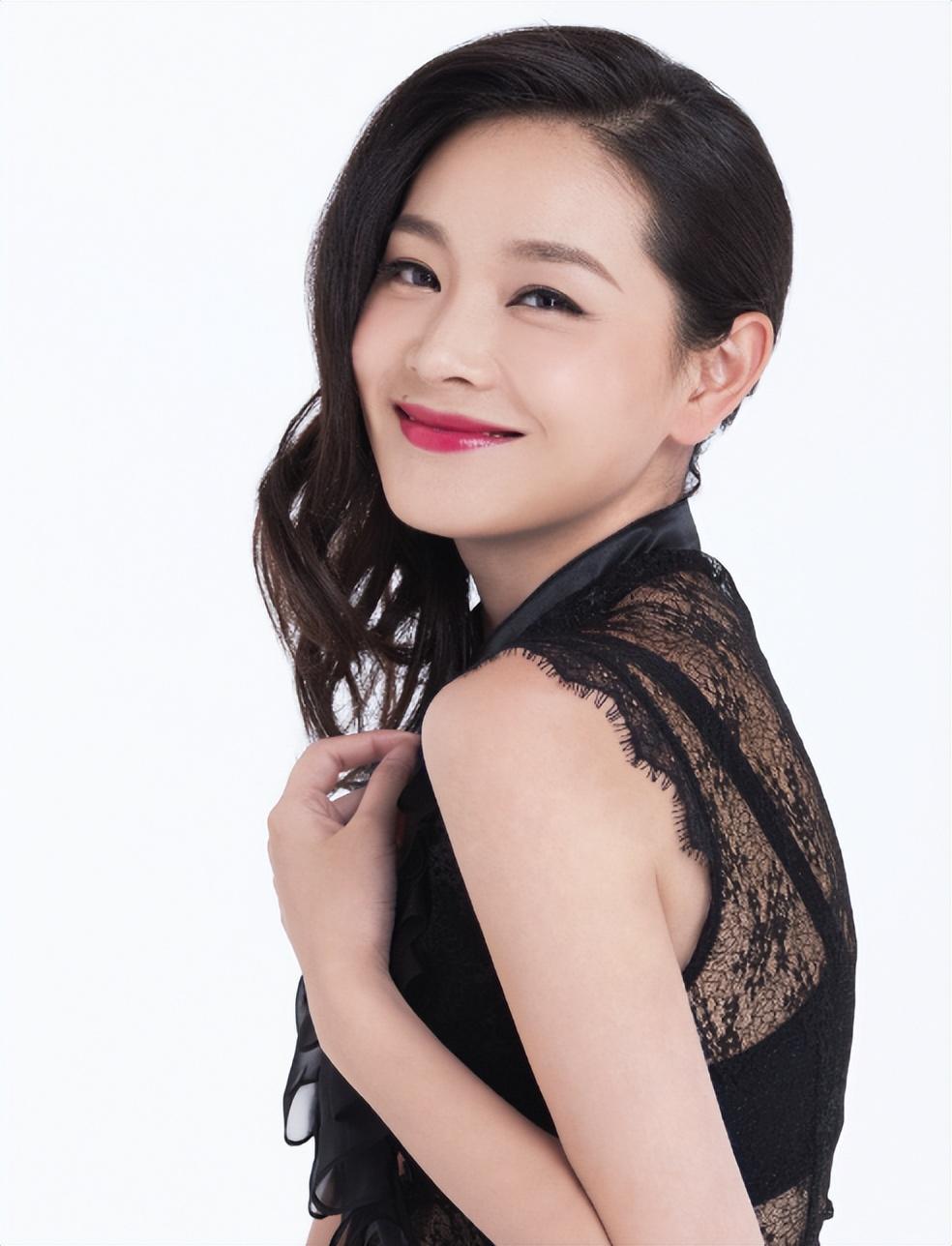 她是张嘉译的"御用媳妇",4次合作仍不温不火,却被张国立带火