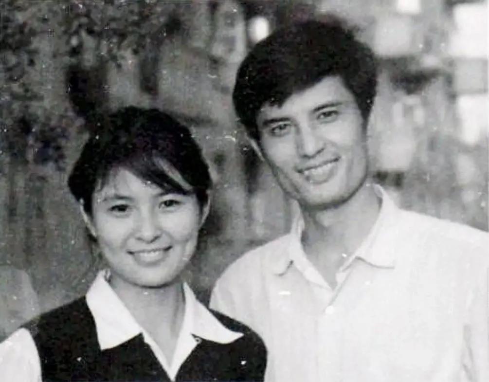 演员李羚:不爱高官爱寒门,称最正确的决定是嫁大13岁的丈夫!