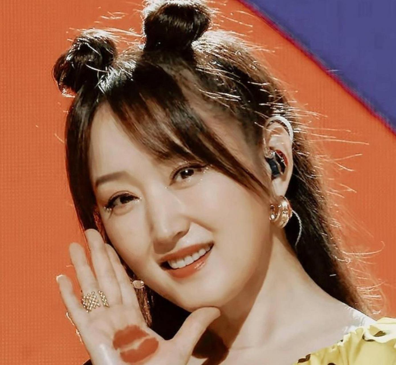 杨钰莹,乐坛传奇女歌手,甜美嗓音获封"甜歌皇后".