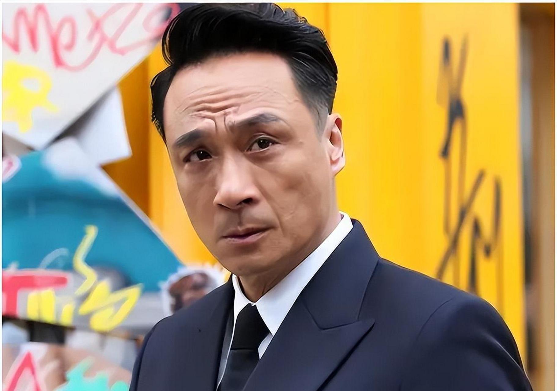 娱乐圈风云人物的家庭故事引人关注.[原文:吴镇宇被追问是不是节目给.