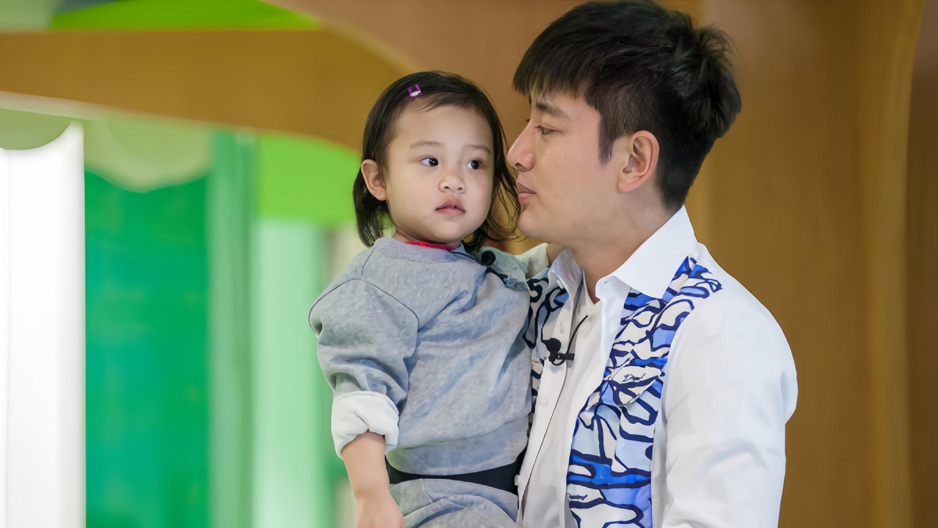 为了甜馨的未来,贾乃亮牺牲有多大?不惜放弃和李小璐争夺抚养权