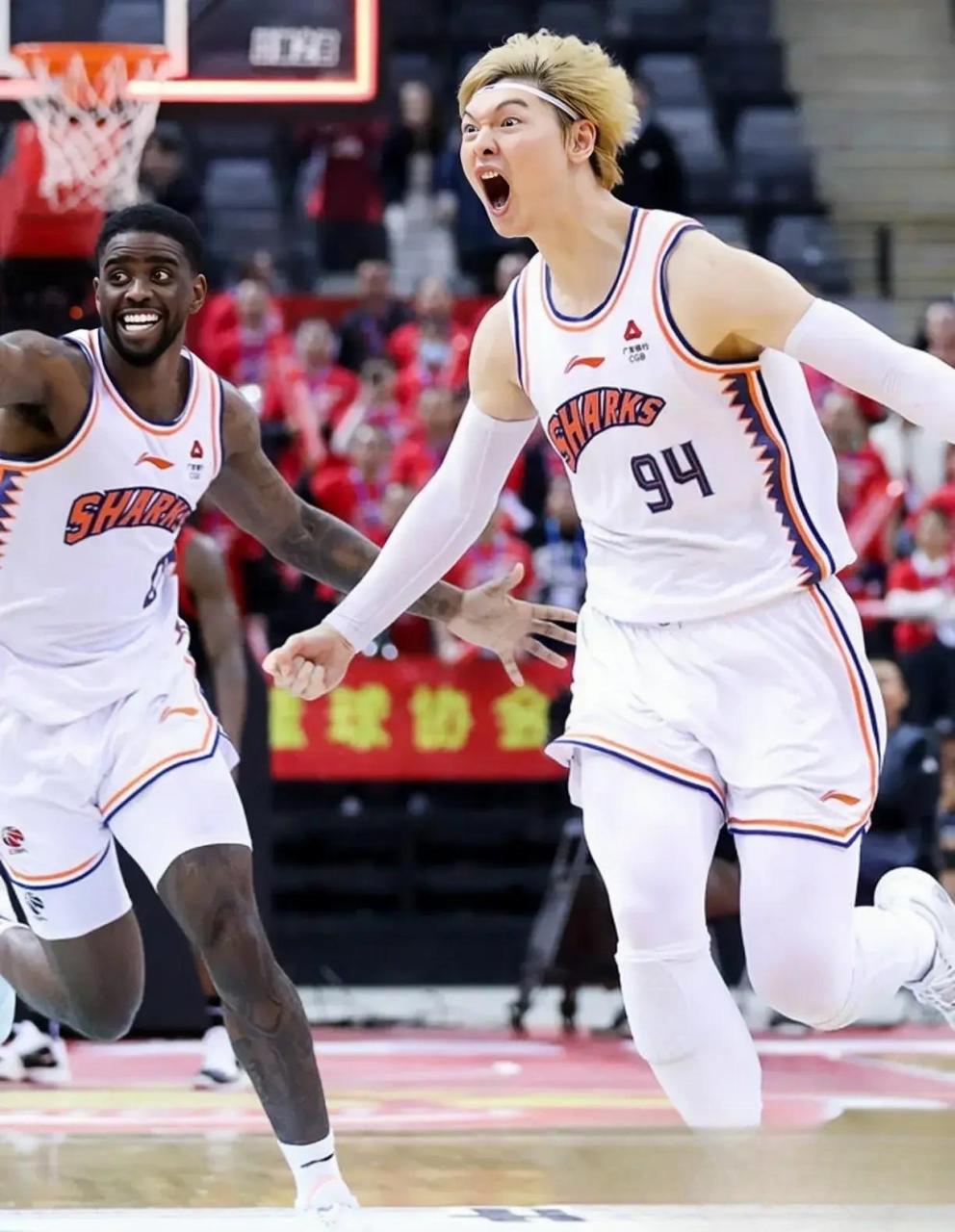 cba历史上,球衣退役是球员的最高荣誉,但获得此殊荣的球员寥寥无几.