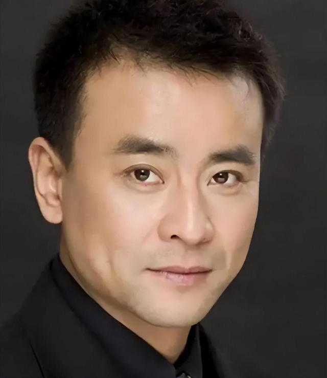 演员罗钢:娶小23岁郝蕾,陪娇妻战胜家族遗传病,48岁老来得子