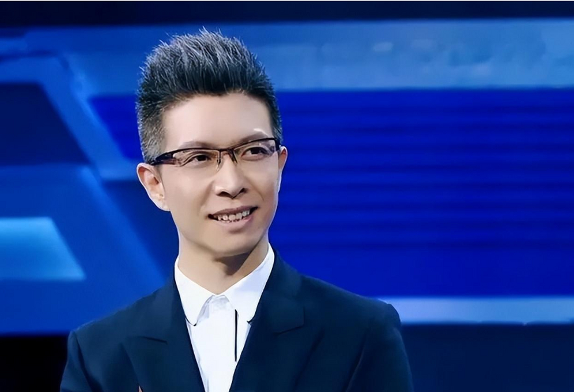 朱广权是央视知名主播,以幽默风趣著称.