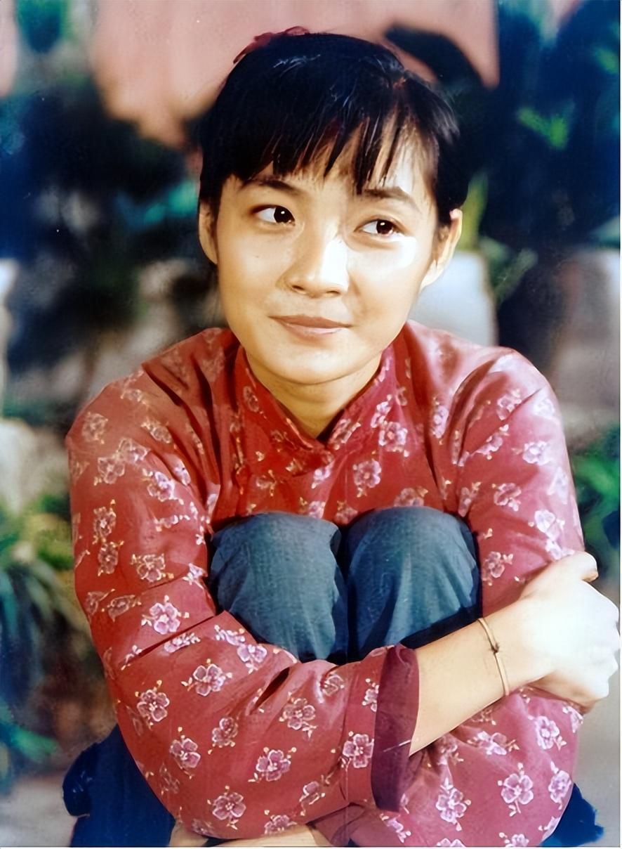 著名演员李婷:独自抗癌9年,为爱隐瞒病情与丈夫离婚,伤了丈夫