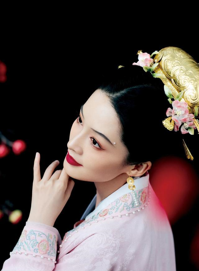 李沁春晚古装造型曝光!气质与妆容完美契合,引发热议