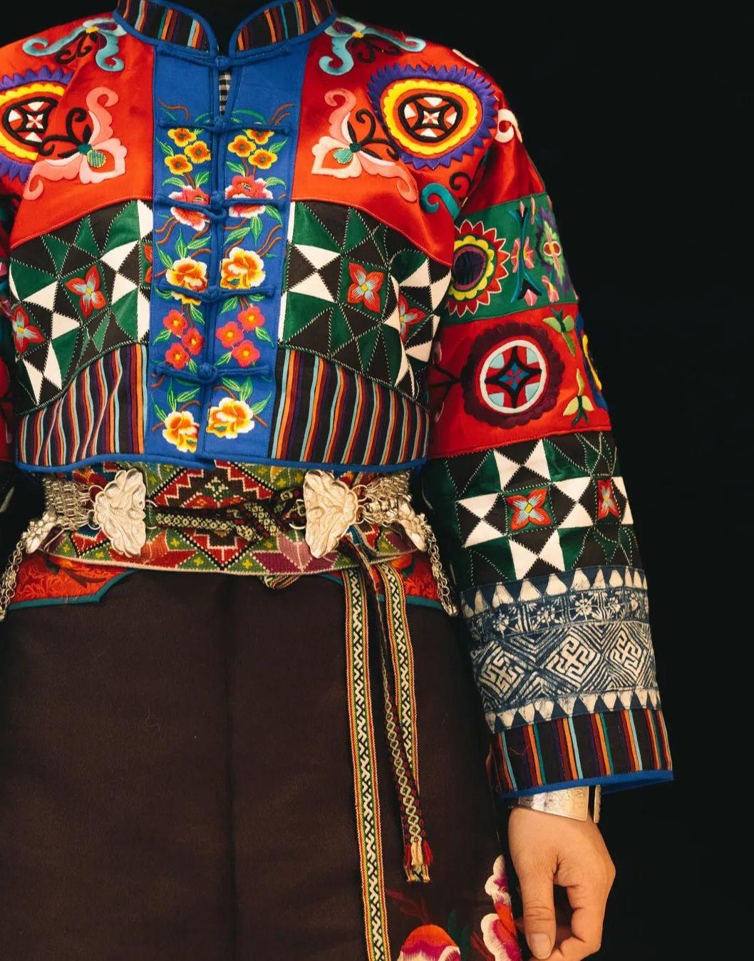 贵州苗绣:服饰中的文化孤岛,彰显独特艺术