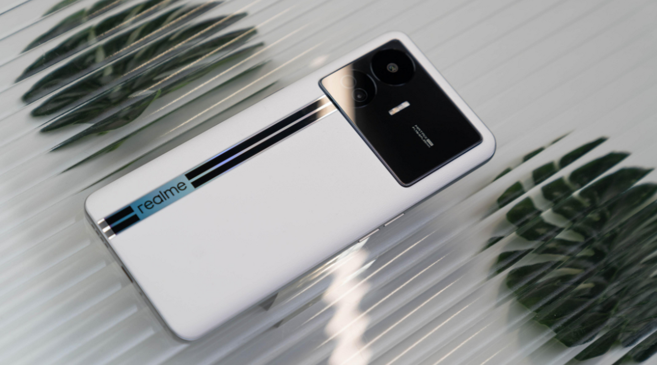 realme真我gtneo6se配备超大电池,闪电快充,最高18g 巨量存储仅售两千