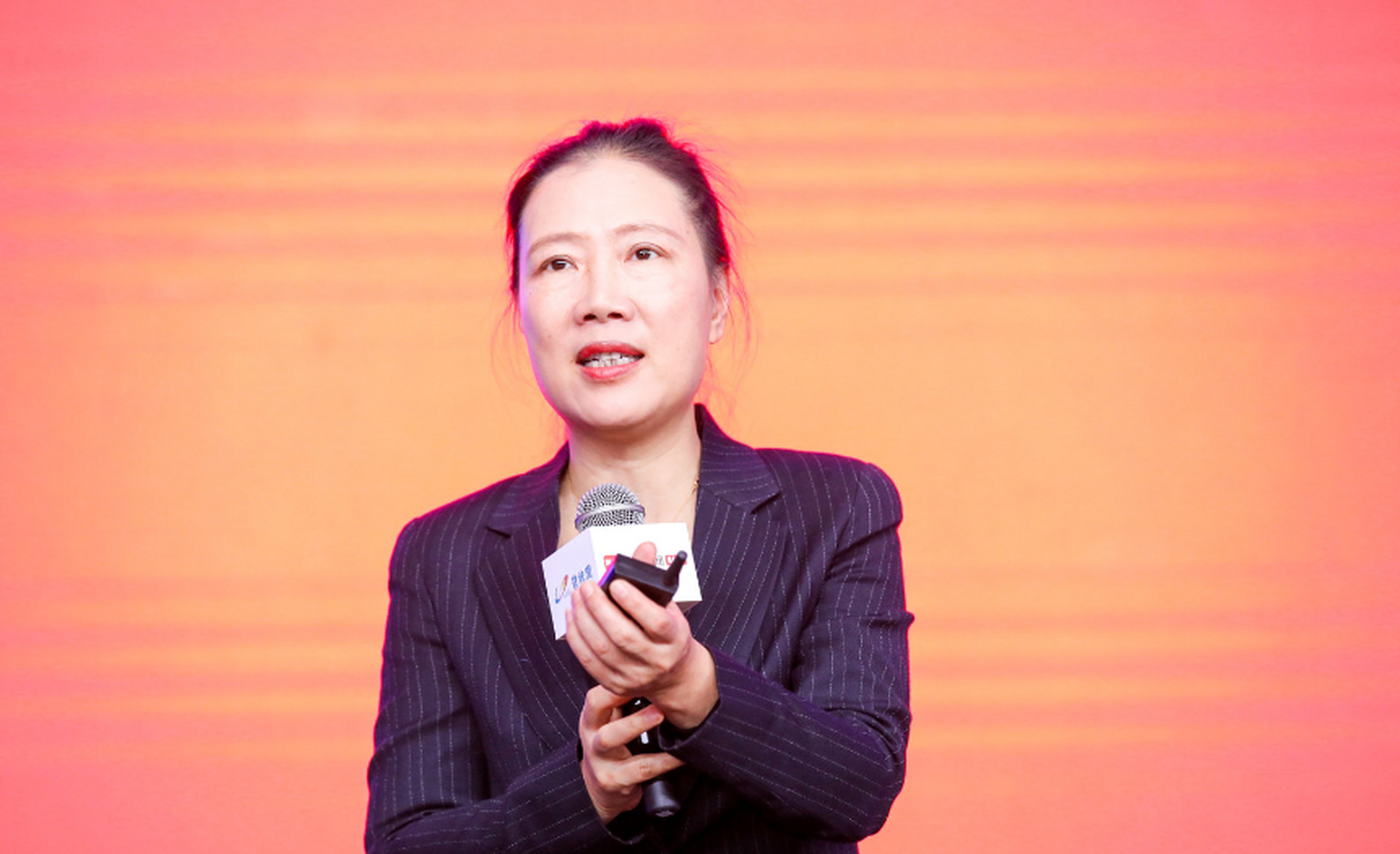 叶檀,财经女侠颠覆传统家庭观!她选择丁克生活方式勇闯职业巅峰.