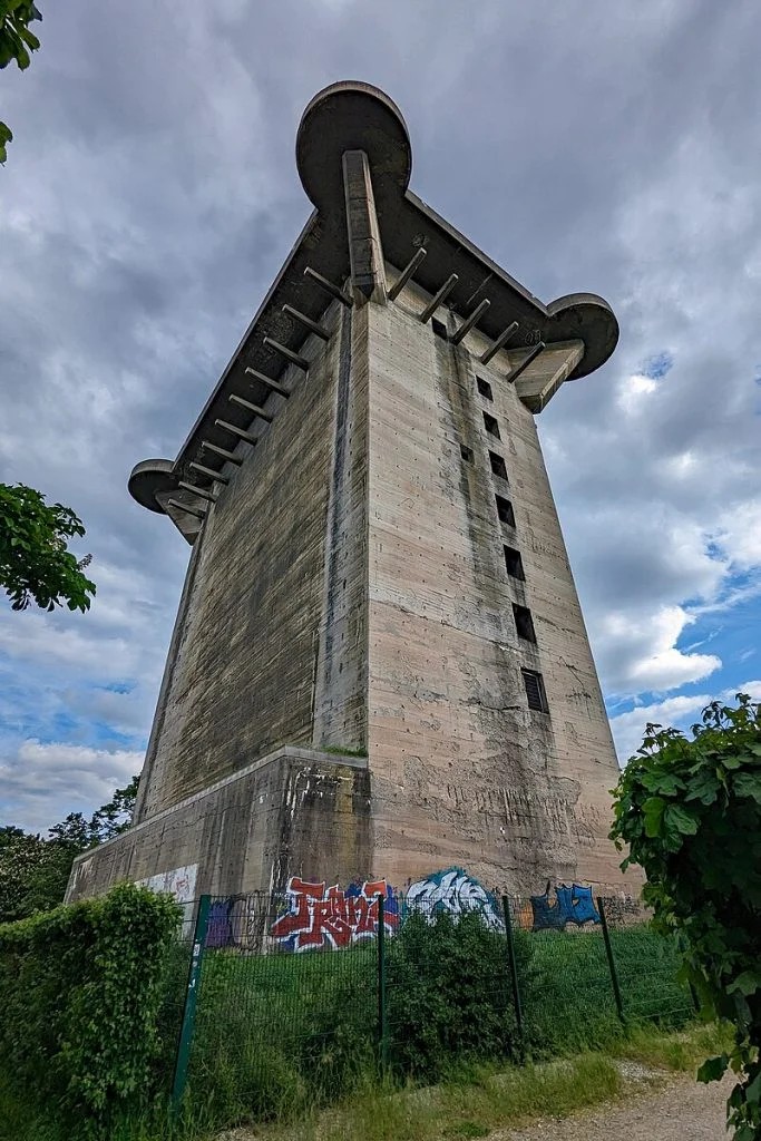 二战德国巨型高射炮塔地堡