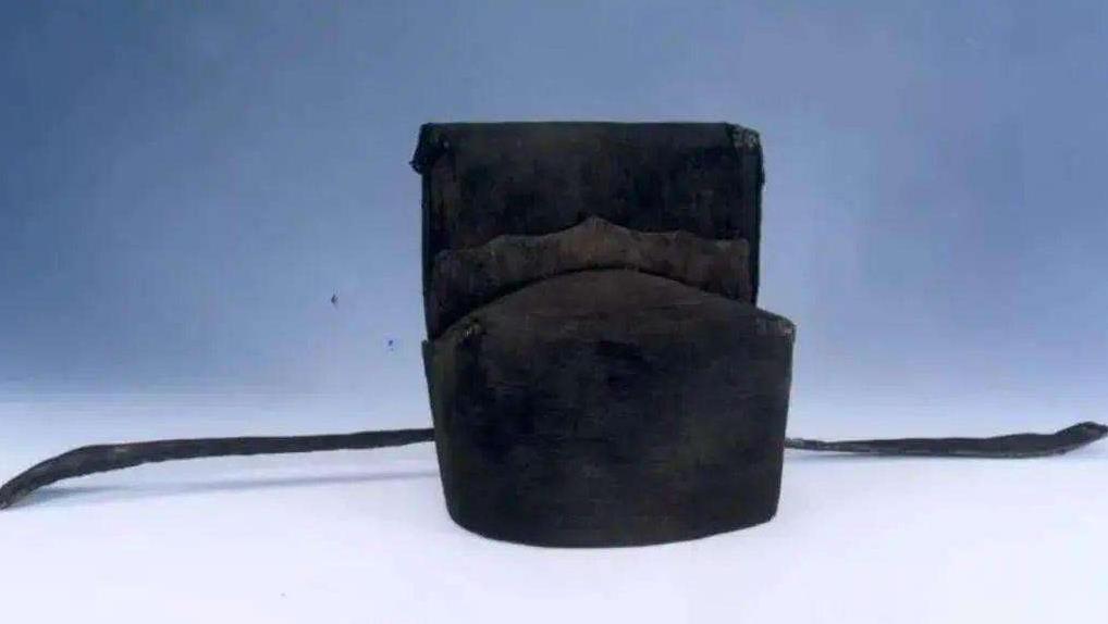 宋朝官帽两长翅,用途高明赞赵匡胤