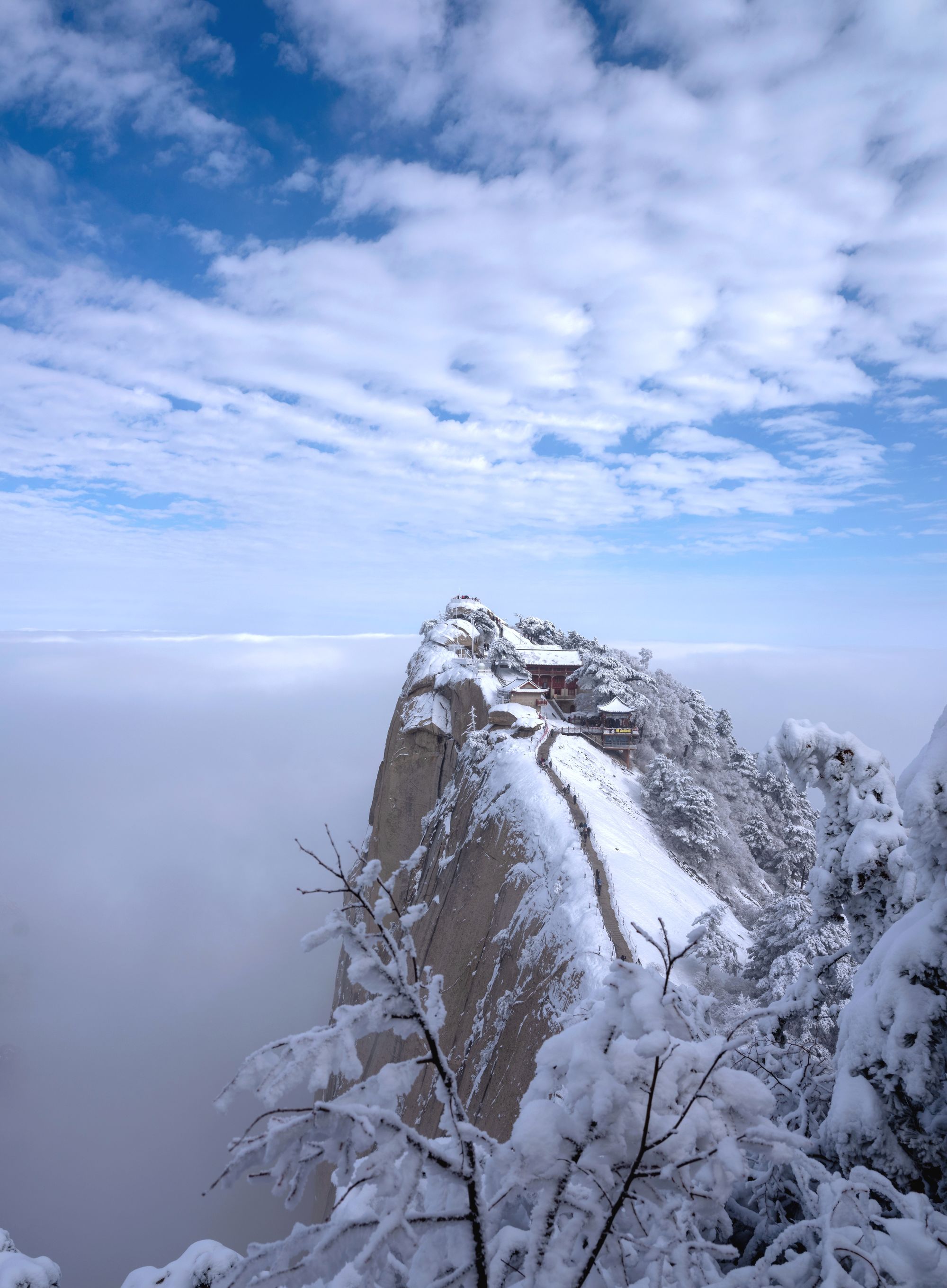 冬日华山探幽:雪域之巅的静谧之旅