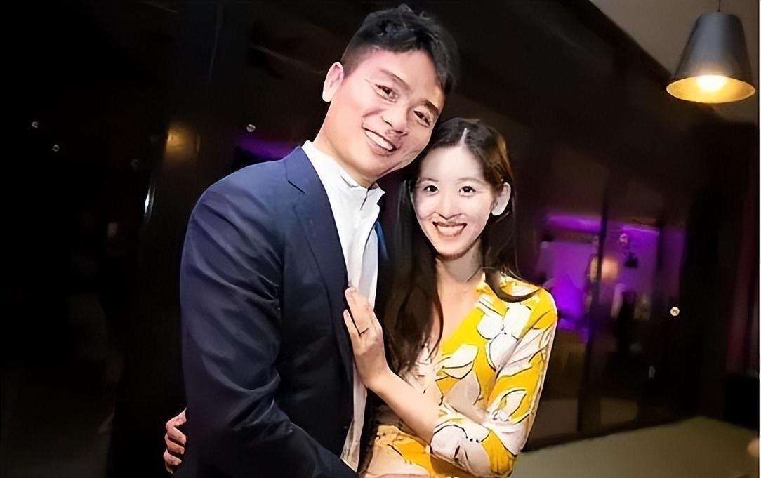 回顾王思聪嘲讽章泽天:她就是个睡二代,刘强东一句话他不敢再说