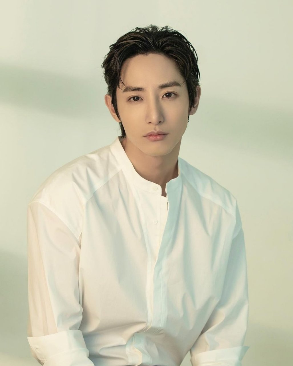 在《树大根深》,《夜行书生》等剧中展现迷人魅力,"非人类"角色更是得