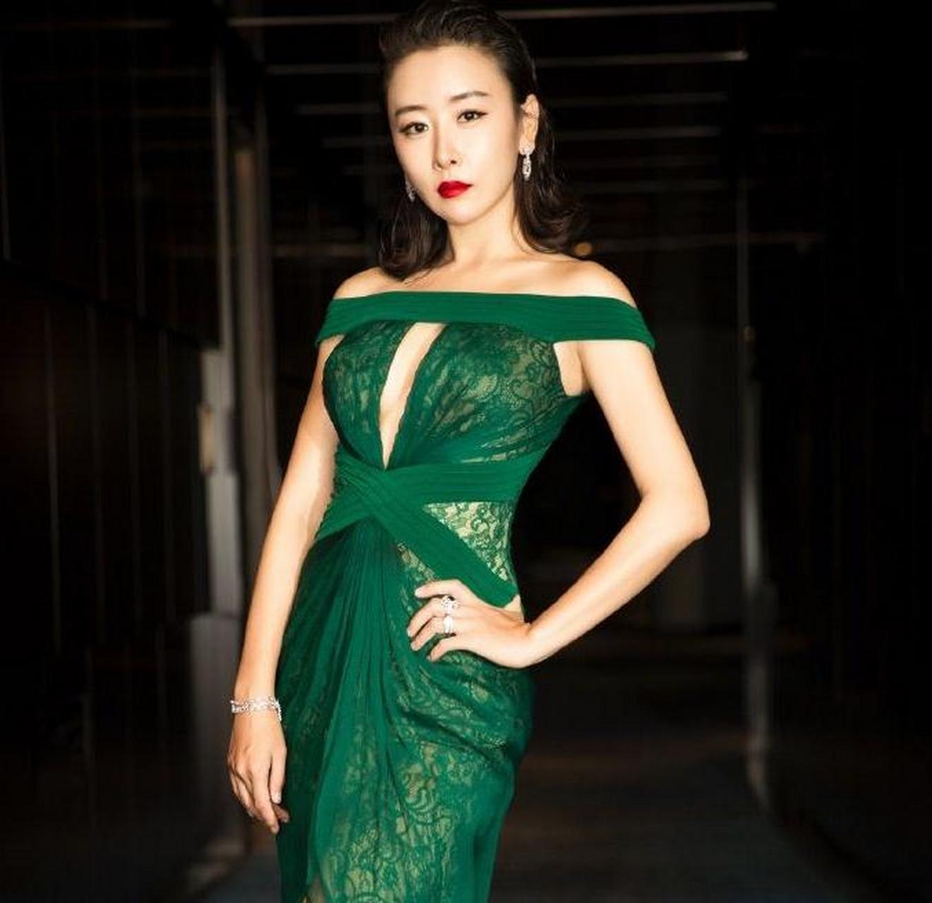 《丑女无敌》裴娜扮演者毛俊杰,身材高挑演技爆棚!