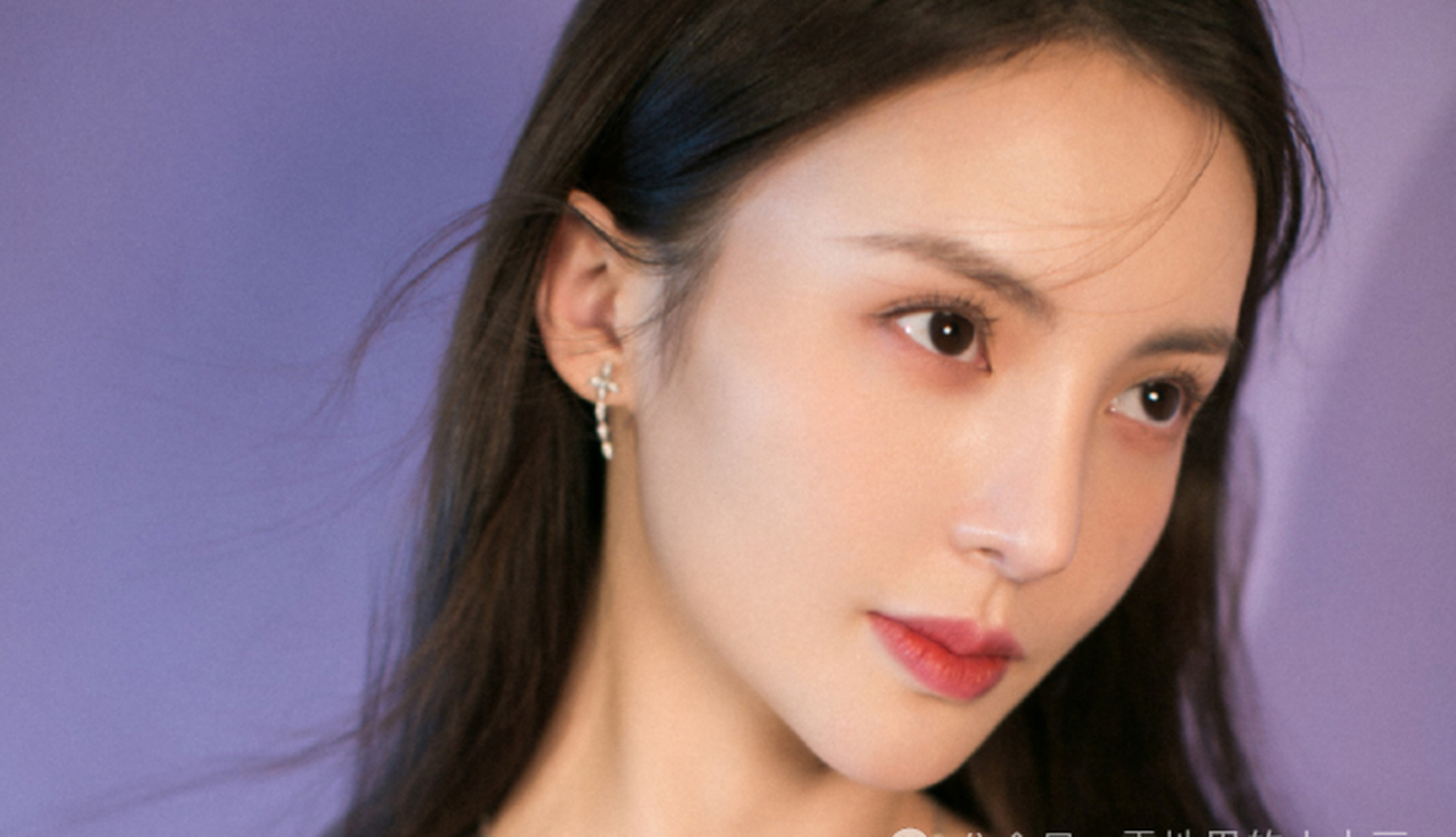 金晨的感情生活充满波折和精彩,经历了校园恋情,与黎诺懿的戏剧命运