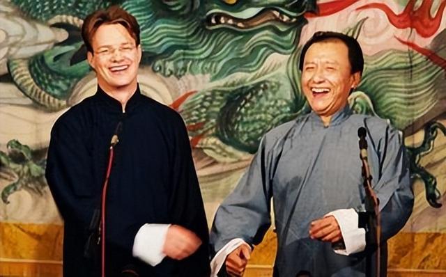 "洋相声"演员大山:师从姜昆,却被冯巩点醒离开中国,现状如何