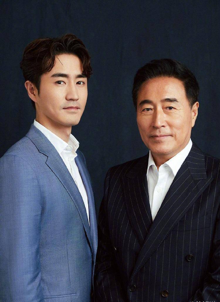 杨立新杨玏父子写真,长相像复制粘贴,这是什么神仙父亲小棉袄?