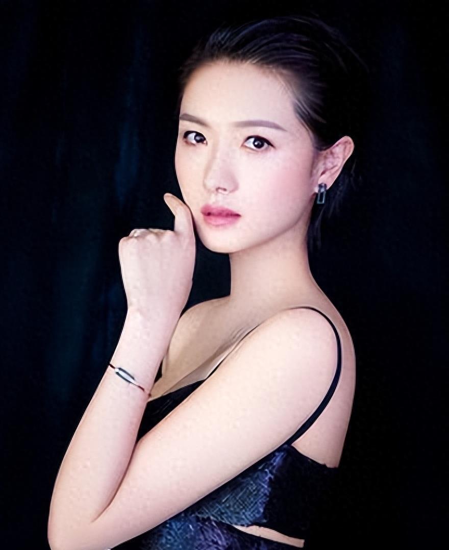 万茜自曝遭遇7次"潜规则",事业巅峰意外生女,生父至今是个谜